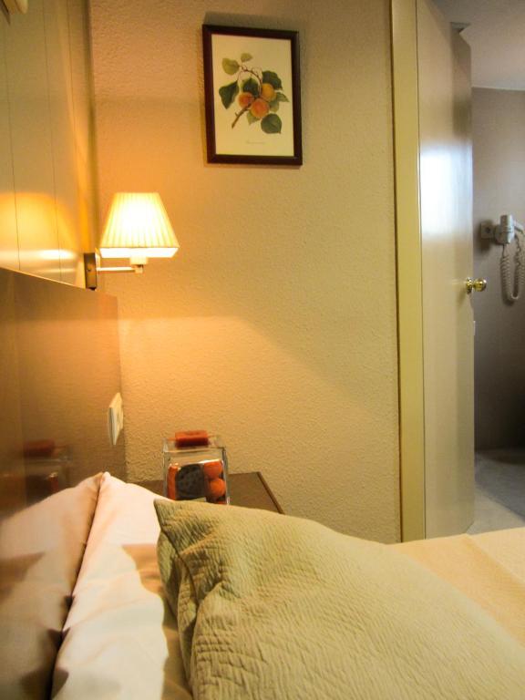Hotel Avenida Requena Habitación foto