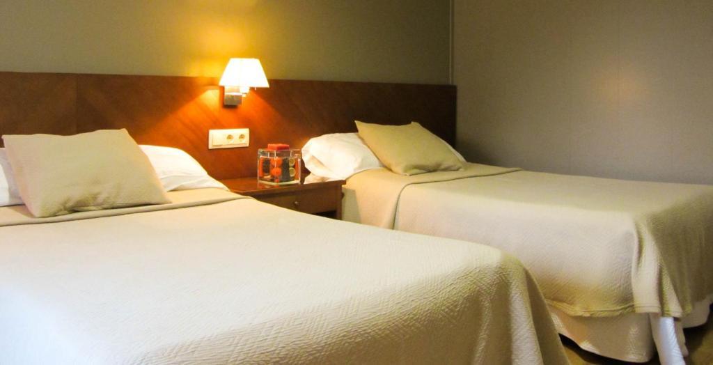 Hotel Avenida Requena Habitación foto